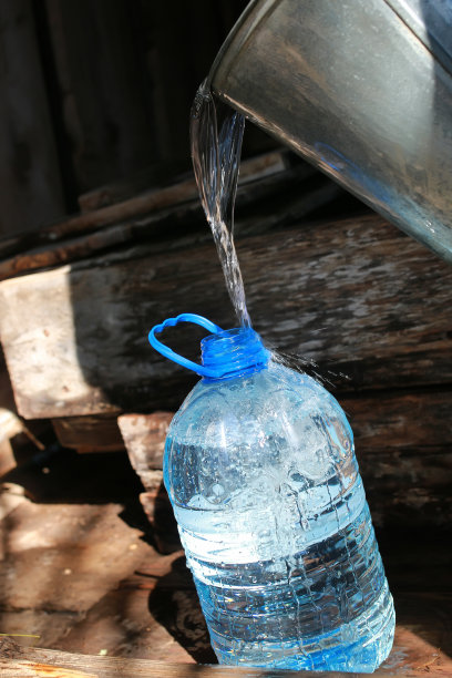 从井里打水图片下载