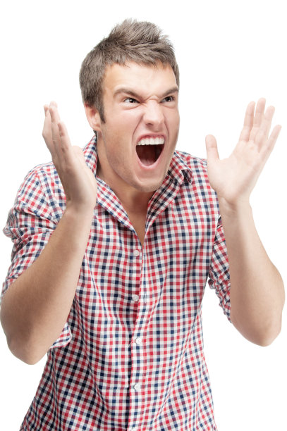 穿着格子衬衫的年轻人图片下载