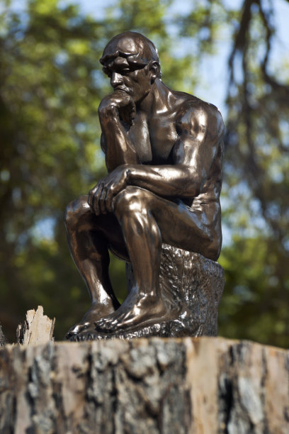 罗丹的《林中思考者》图片下载