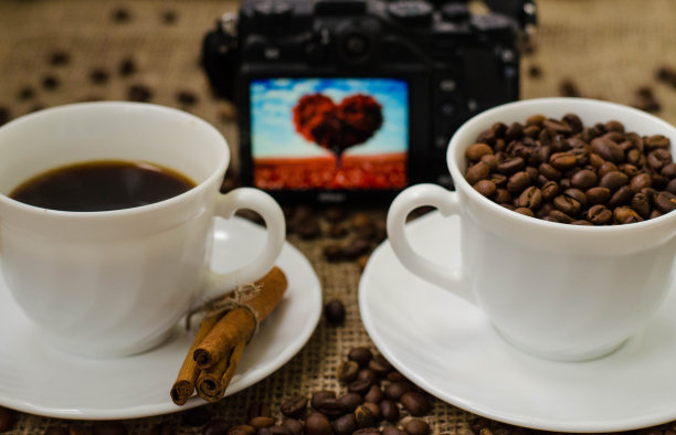用咖啡豆和咖啡的静物生活图片下载