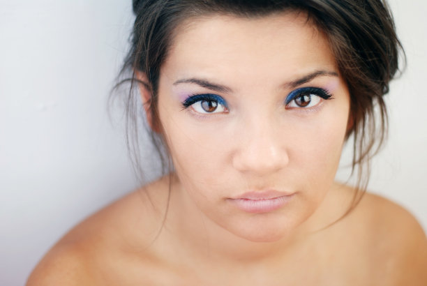 年轻漂亮的女人图片下载