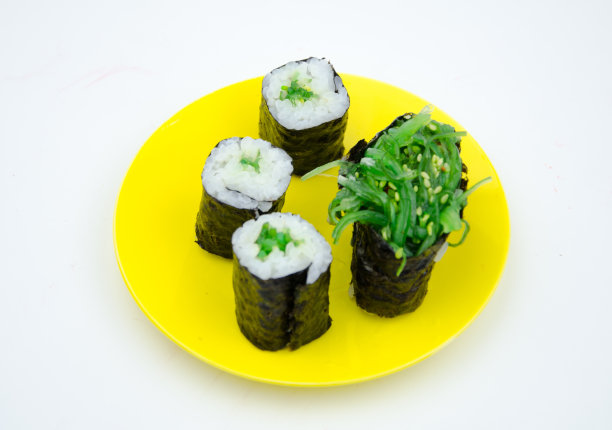 寿司是很受欢迎的日本菜。图片下载
