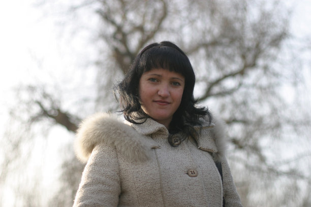 女人在冬天图片下载