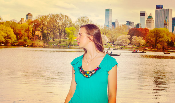 美国少女在纽约中央公园旅游图片下载