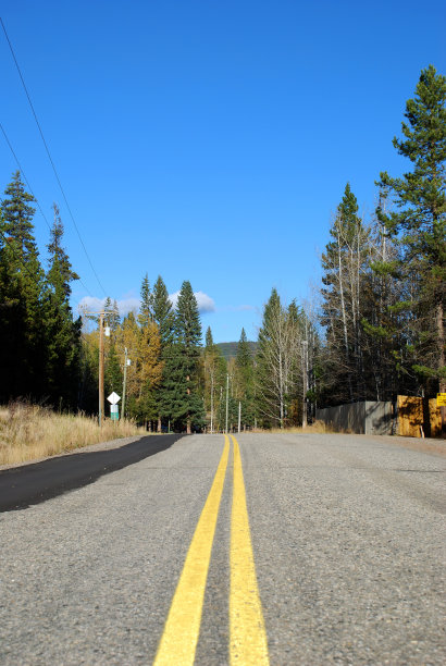 在人生的道路上前行图片下载