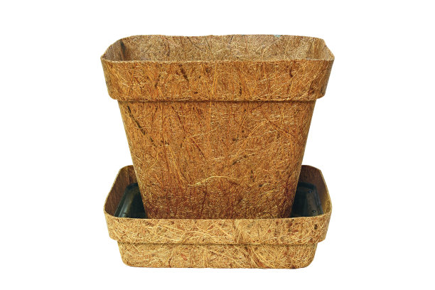 由椰子纤维制成的空花盆，孤立在白色背景上图片下载