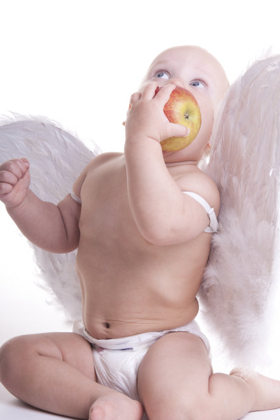 有翅膀和苹果的孩子图片下载