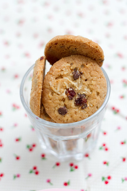 小杯子里的饼干图片下载