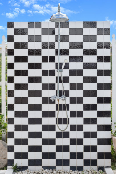 室外淋浴在游泳池图片下载