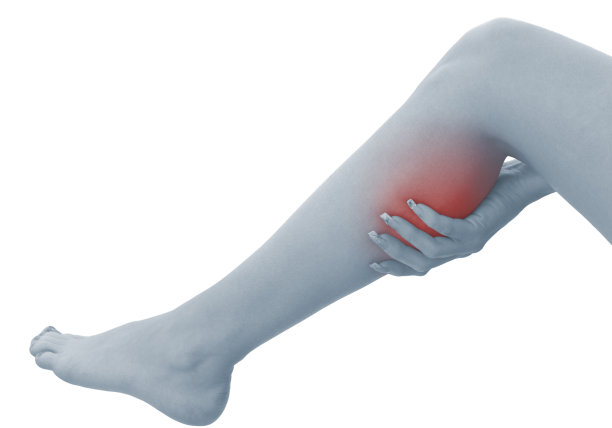 女人的手表明小腿后侧有疼痛的地方图片下载