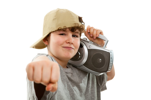 一个男孩拿着无线电，背景是白色图片下载