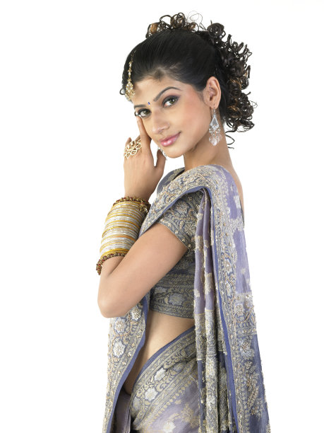 女孩用漂亮的纱丽侧摆姿势图片下载