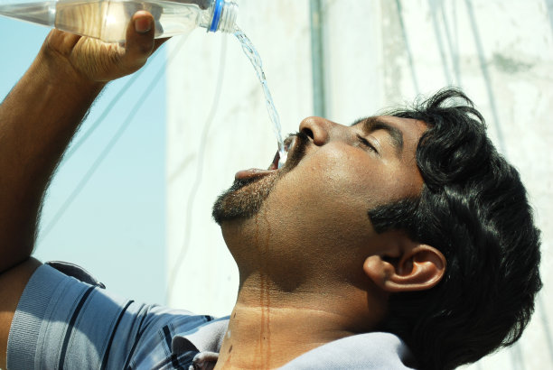 饮用水图片下载