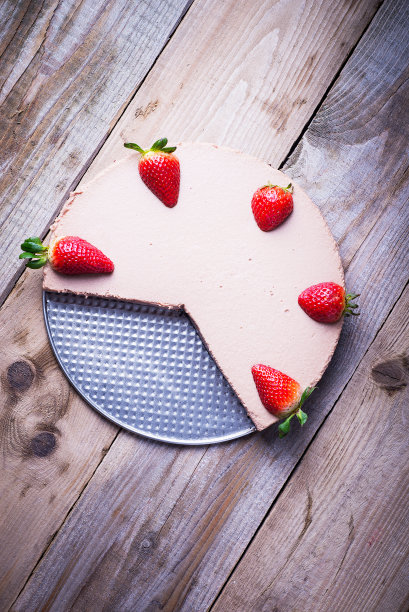 草莓巧克力蛋糕图片下载