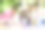 青少年在公园里玩平板电脑图片下载