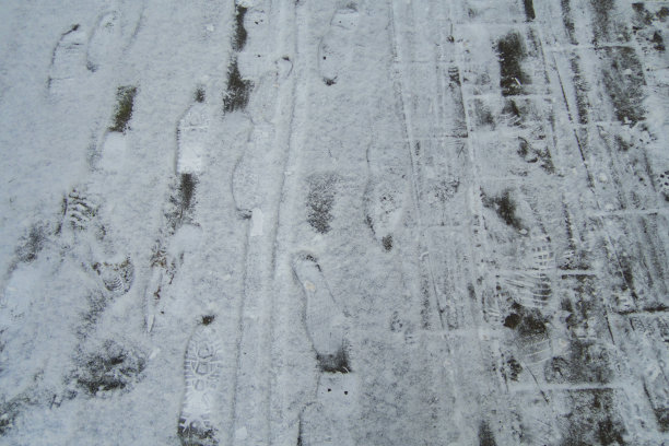 人行道上的积雪图片下载