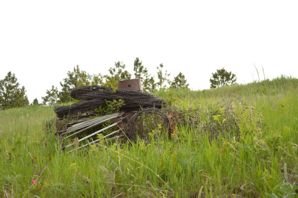 生锈的栅栏卷图片下载