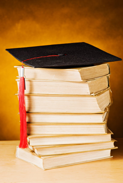毕业帽和书籍图片下载