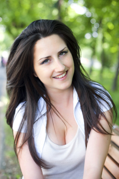 微笑的女孩图片下载