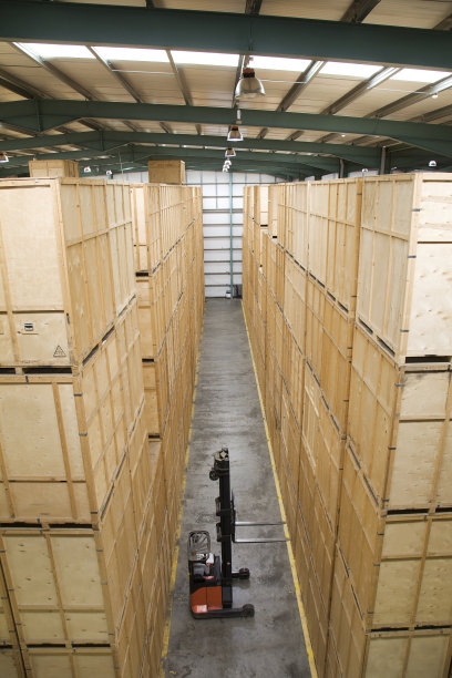 仓库铲车工作图片下载