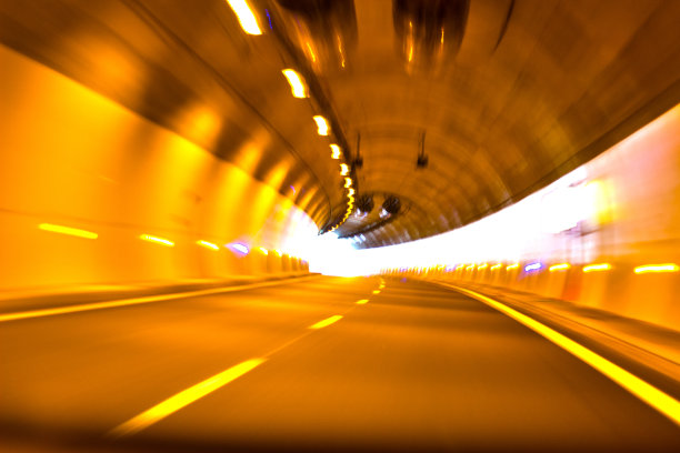 高速公路隧道的速度运动图片下载