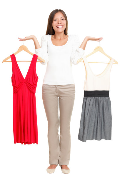 女人选择礼服图片下载