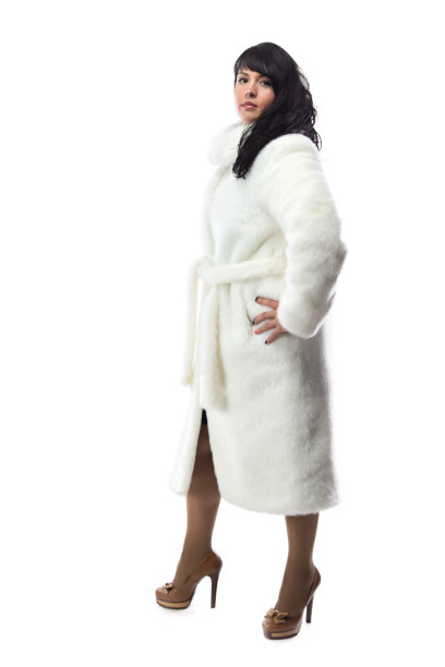 穿着白色长大衣的矮胖女人的照片图片下载