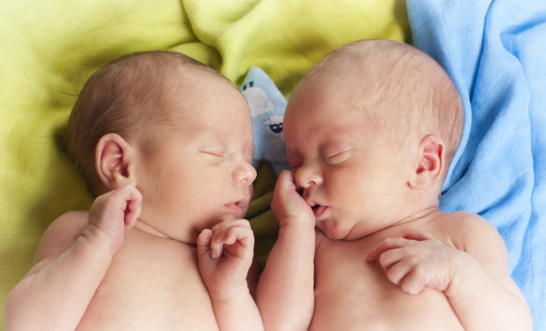 孩子出生图片下载