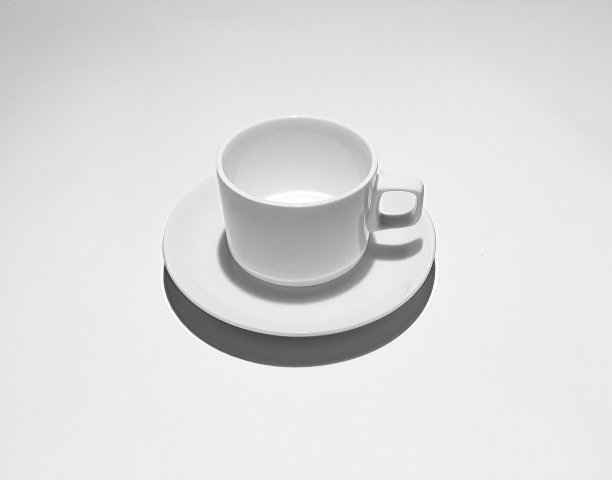 白色的杯盘图片下载