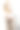 年轻的成年女子在镜头前伸出手。图片下载
