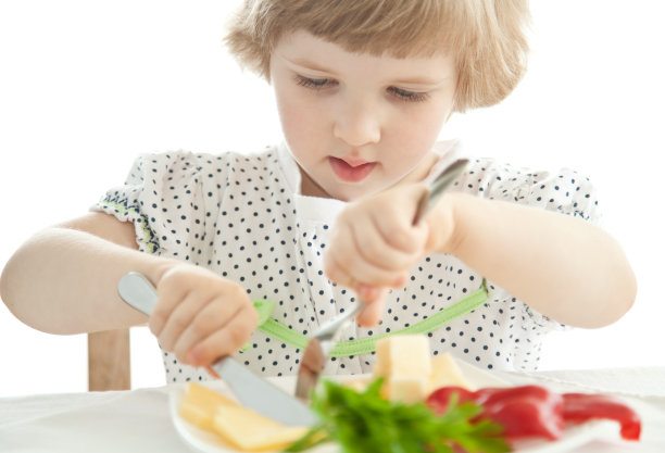 可爱的女婴吃东西图片下载