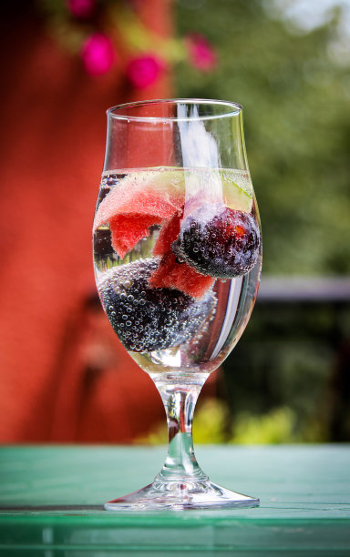 西瓜梅子水图片下载