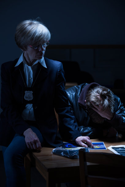 警探试图证明他有罪图片下载