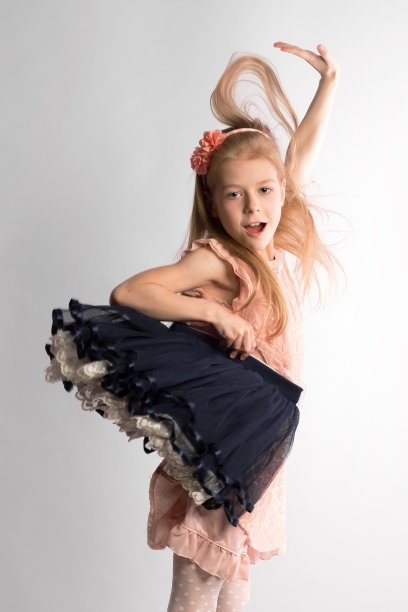 时尚小女孩，白底照片图片下载