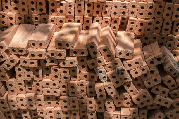 一堆红砖。图片下载