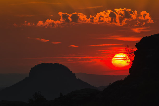 日落在Schrammstein图片下载