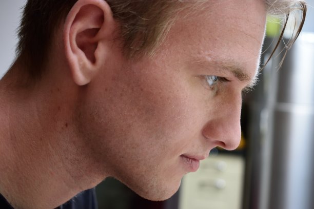 思考的人图片下载