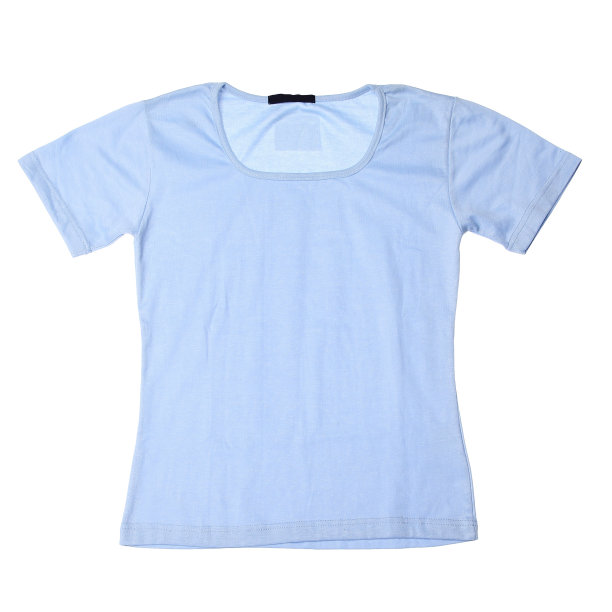 白色背景上的蓝色T恤图片下载