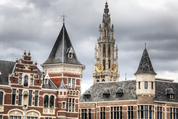 俯瞰安特卫普的屋顶图片下载
