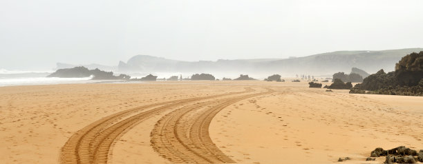 沙滩上的足迹图片下载