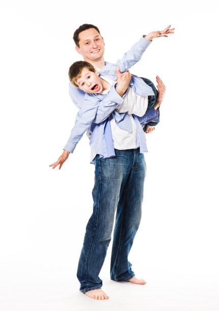 快乐的父亲和他的儿子图片下载