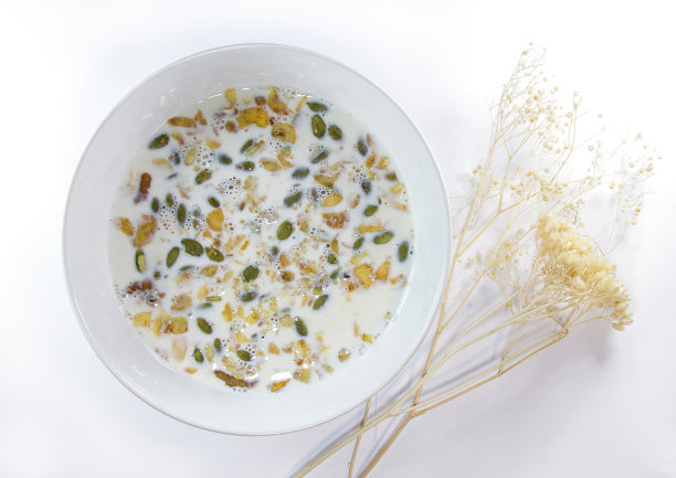 一碗麦片和牛奶图片下载