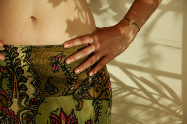 在阴影中等待图片下载