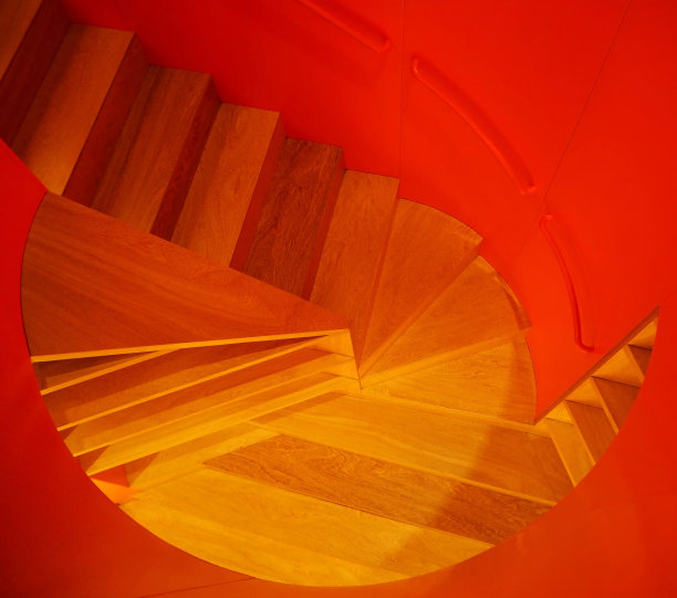 木制旋转楼梯图片下载