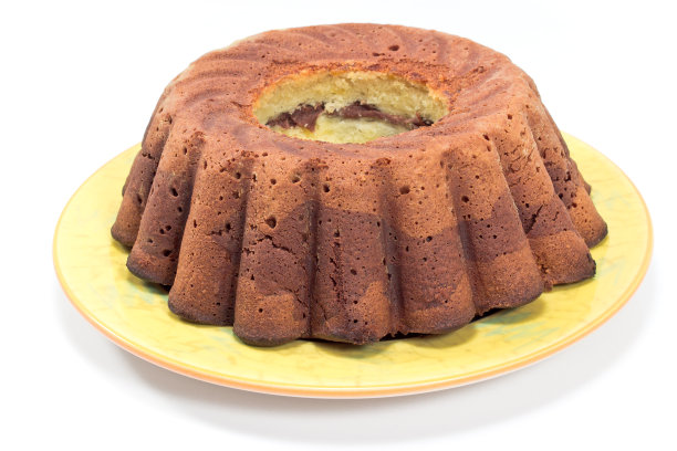 巧克力和香草大理石蛋糕孤立在白色图片下载