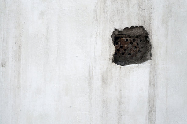 白色有裂缝的墙图片下载