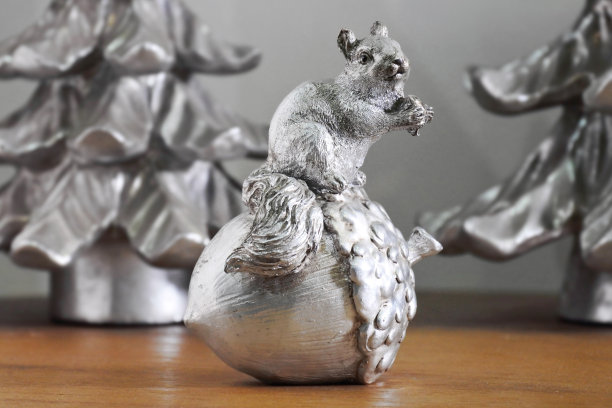 银色的松鼠图片下载