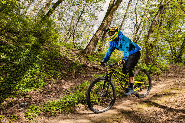 山地自行车骑手素材图片