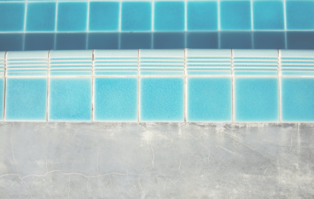 游泳池边缘图片下载