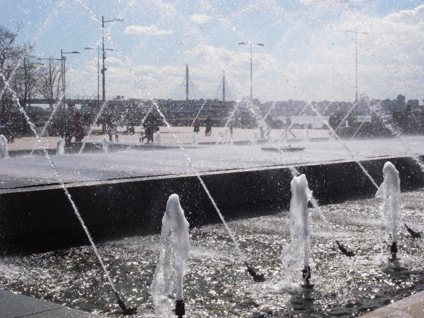 公园里的喷泉。图片下载